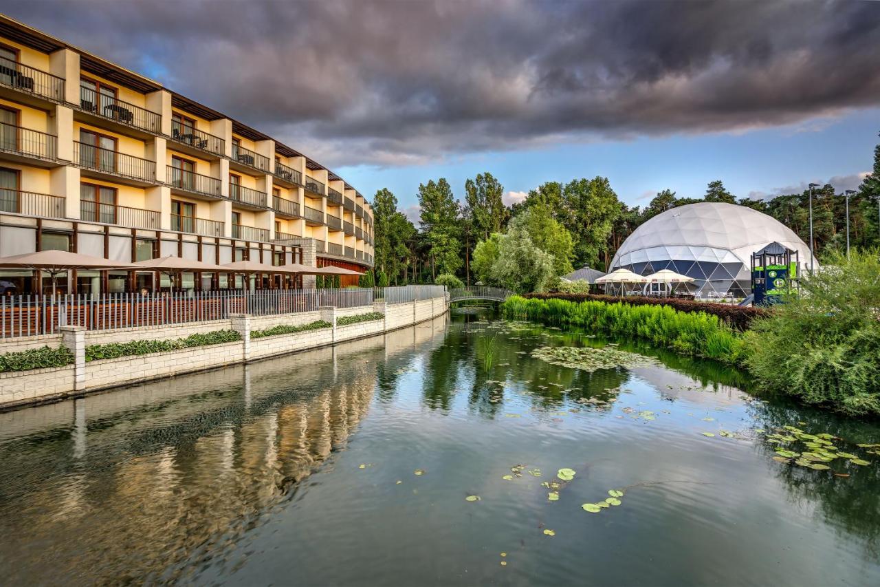 Holiday Inn Resort Warsaw Jozefow, An Ihg Hotel Extérieur photo