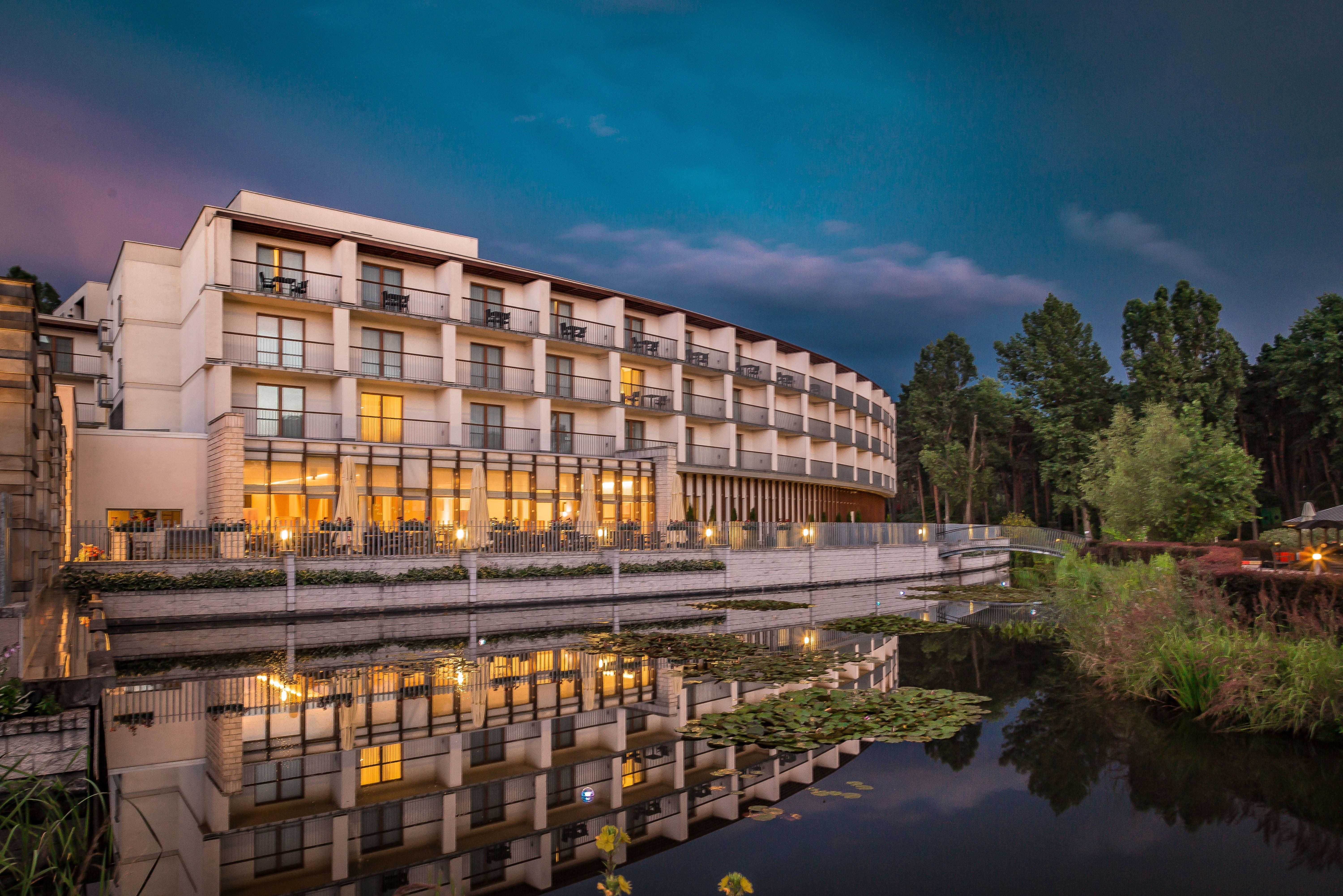 Holiday Inn Resort Warsaw Jozefow, An Ihg Hotel Extérieur photo